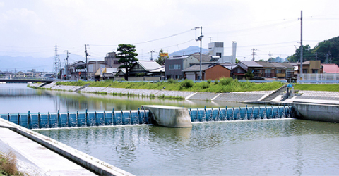  Hydraulic tilting weir 